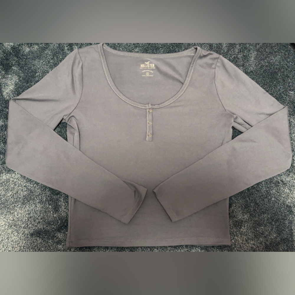 Cropped Hollister Henley Long Sleeve